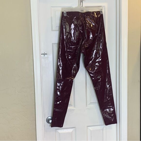 Commando Faux Patent Leather Leggings in Color Burgundy Size Large - Picture 7 of 11